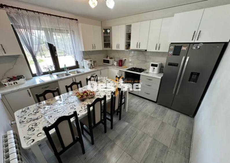 Pa?cani - Vila spa?ioasa cu terase, garaj ?i curte mar - 7