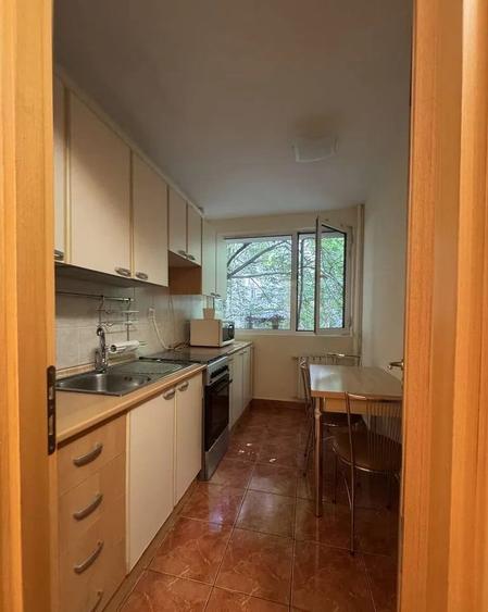 UNIVERSITATE, AP 2 CAM MOBILAT SI UTILAT MODERN - 8