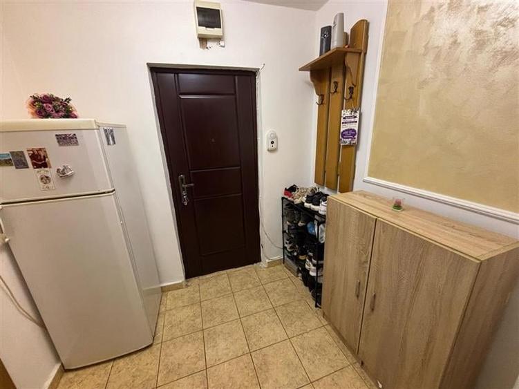 Zona Miron Costin - apartament 3 camere - etajul 2 - 9