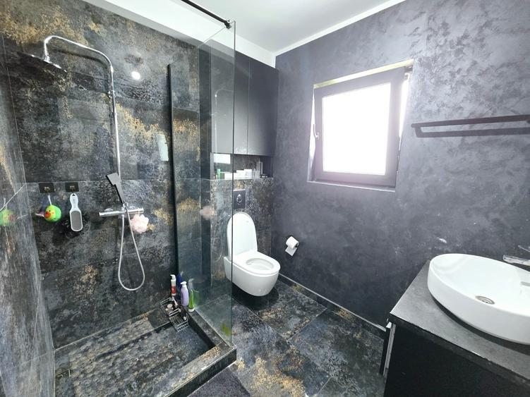 Gata de mutare - mobilata si utilata - str asfaltata - iaz cu pesti - 4 camere - 10