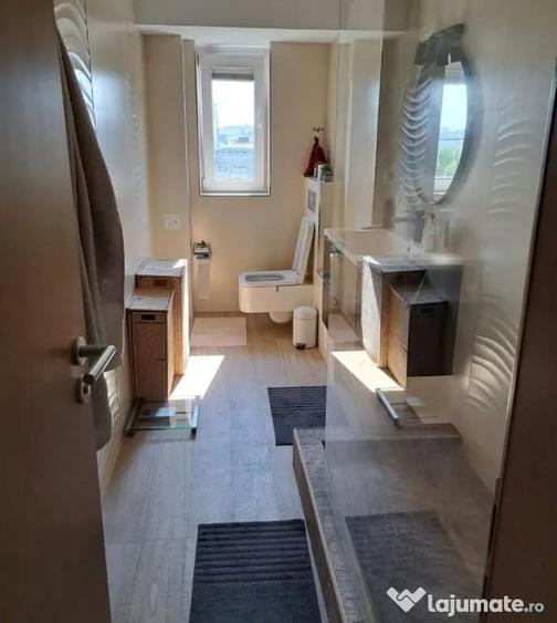 Apartament cu 4 camere semidecomandat în Calea Victoriei