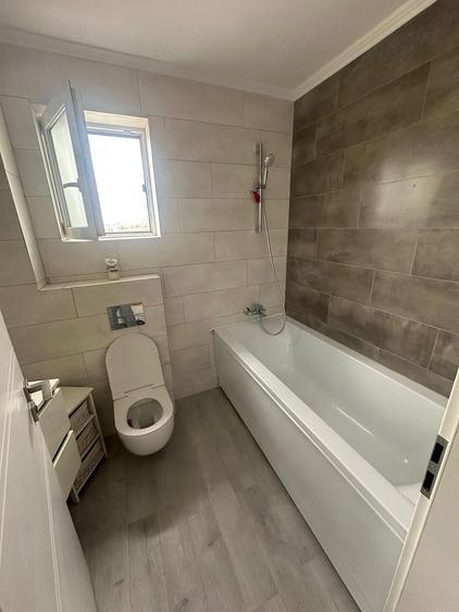 Apartament de vanzare - 3 camere Zona Marul de Aur - 9