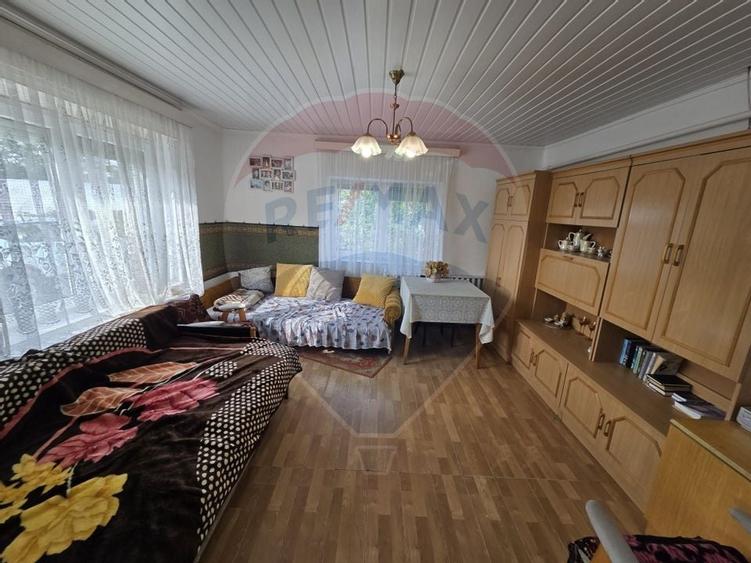 Casă cu gradina si solarii de legume - 3