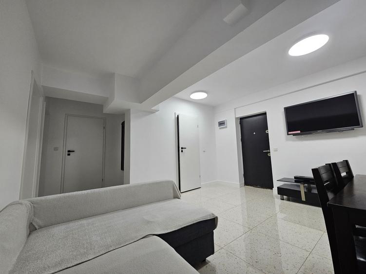 Apartament cu 3 camere semidecomandat în Bucureștii Noi