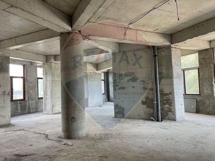 Spațiu comercial, de 675 mp, în Dudești