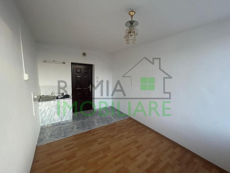 Garsoniera tip Camera Tractorul, etaj intermediar ideala pentru investitie - 2