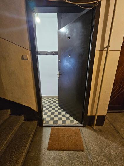 Apartament cu 2 camere semidecomandat, mobilat în P-ța Victoriei
