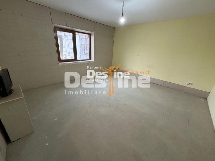 Duplex cu 3 camere cu Canalizare în Central