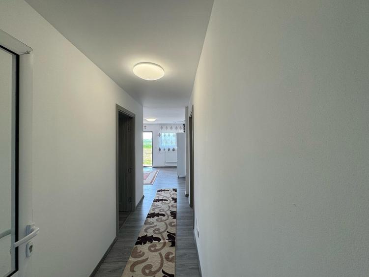 Vila 6 camere cu piscina- se accepta schimb cu apartament + diferenta - 15