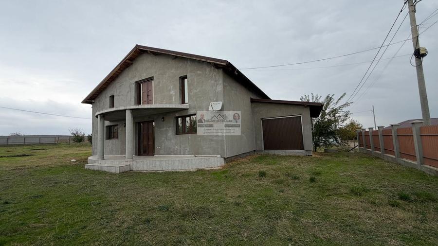 Casă individuală cu 3 camere cu Canalizare în Munteni