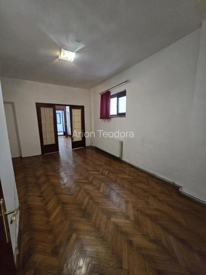 2 camere Universitate l Centrul Istoric