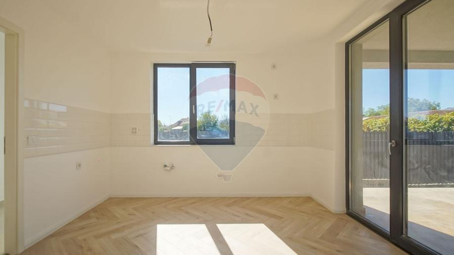 Casa / Vila cu 5 camere de vanzare - 24