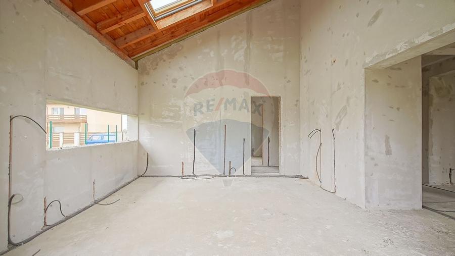 Casa spatioasa la gri, 4 camere, 3 bai, teren 500 mp - zona Bartolomeu - 15