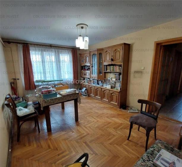 Apartament 4 camere, decomandat - zona Tractorul Apartament 4 camere, decomandat - zona Tractorul