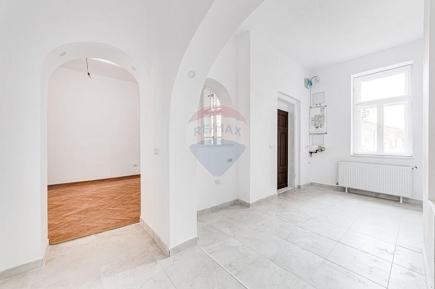 Apartament cu 2 camere de vanzare in zona Teatrului de Stat - 2