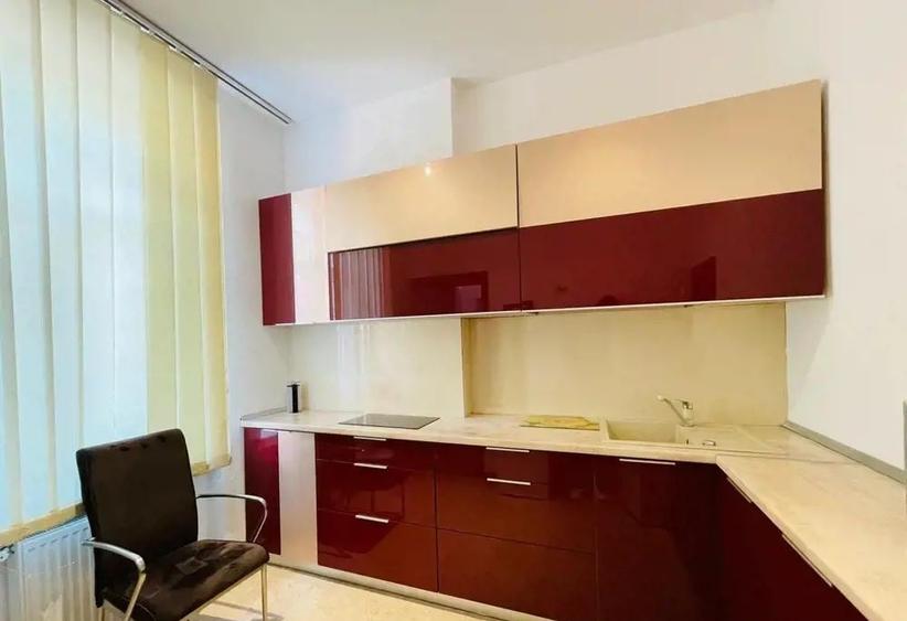 Bijuterie Arhitecturală: Refugiul tău de Lux cu Piscină în Inima Orașului - 4