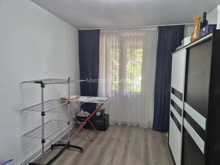 Vand apartament 2 camere Piata Mica
