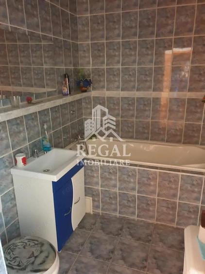 Apartament cu 3 camere de vanzare. Zona Micro 5 - 3