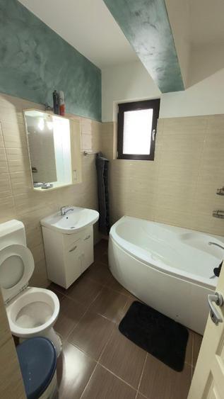 Inchiriez apartament 3 camere Est - 4