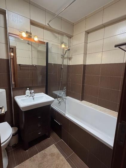 Apartament cu 2 camere decomandat, mobilat în Central