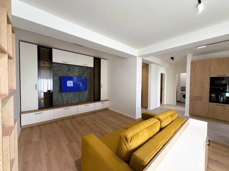 Apartament cu 2 camere semidecomandat, mobilat în Tractorul