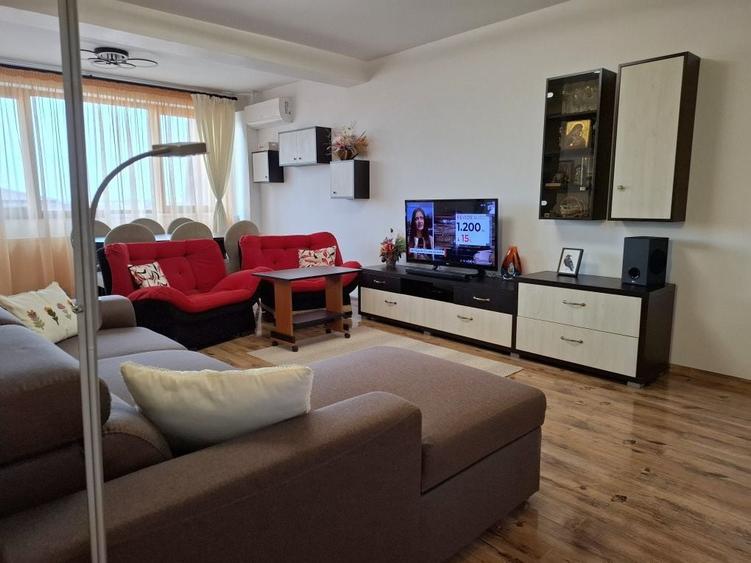 Apartament cu 4 camere semidecomandat în Central