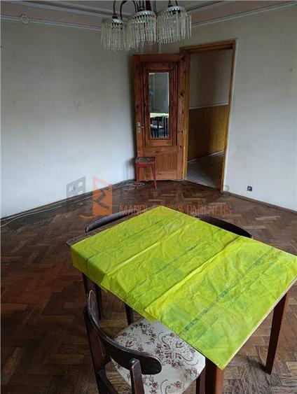 Apartament cu 3 camere semidecomandat în Micro 3