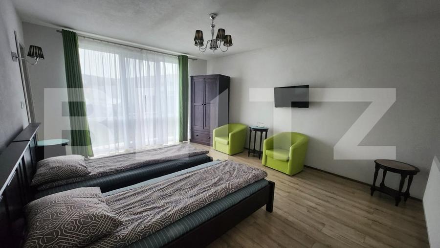 Casă individuală cu 10 camere cu Canalizare în Corunca