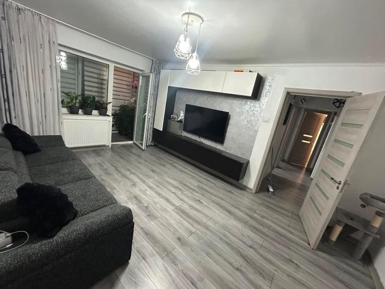 Apartament cu 3 camere, mobilat în Km 4-5