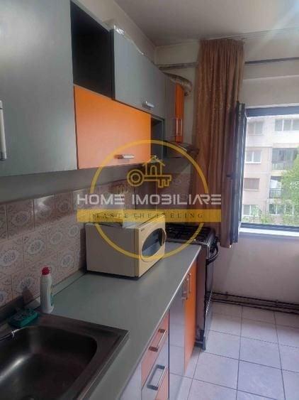 Apartament cu 3 camere decomandat, mobilat în Mircea cel Bătrân