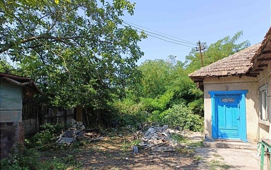 Casă individuală cu 2 camere cu Teren 300 Mp în Km 4-5
