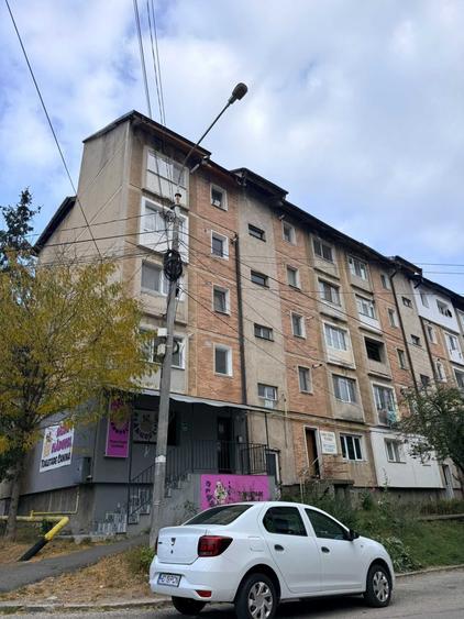 Garsonieră decomandată în Petros