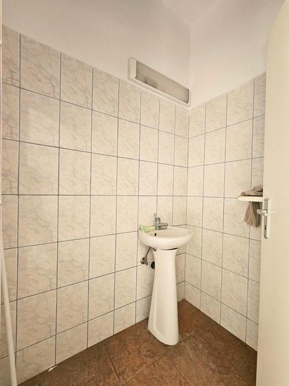 Casă individuală cu 12 camere cu Canalizare în Casa de Cultură