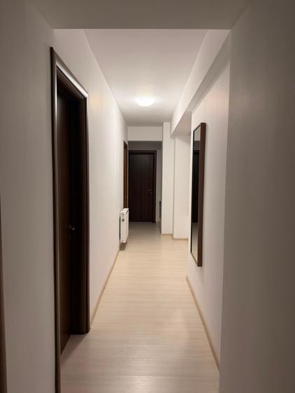 Apartament cu 4 camere decomandat în Băneasa