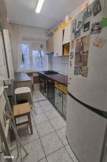 Apartament cu 3 camere semidecomandat în Giurgiului
