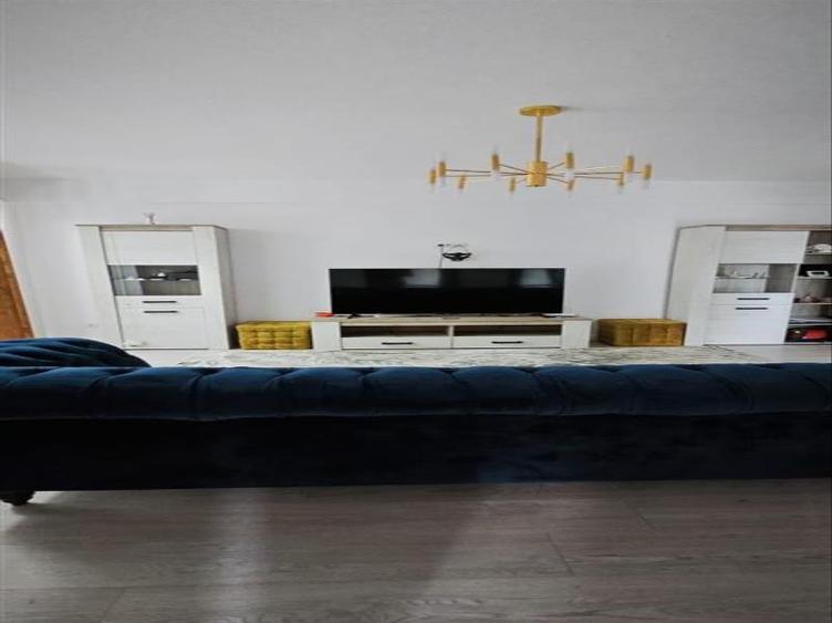 Apartament cu 3 camere decomandat, mobilat în Bucșinescu