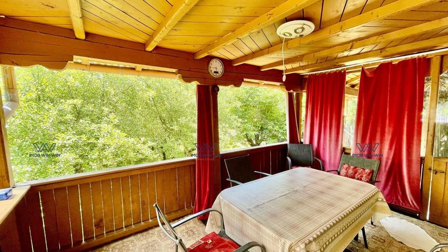 Casă individuală cu 8 camere cu Garaj în Valea Ursului