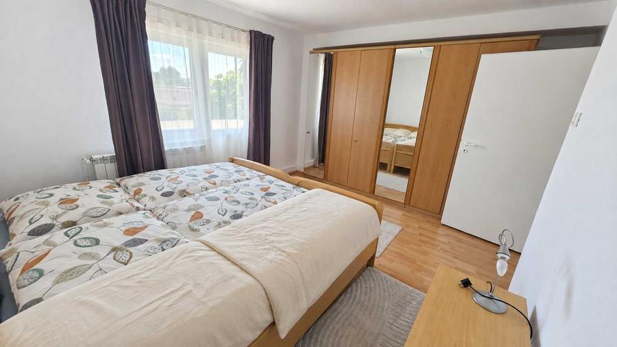 Apartament cu 3 camere decomandat, mobilat în Central