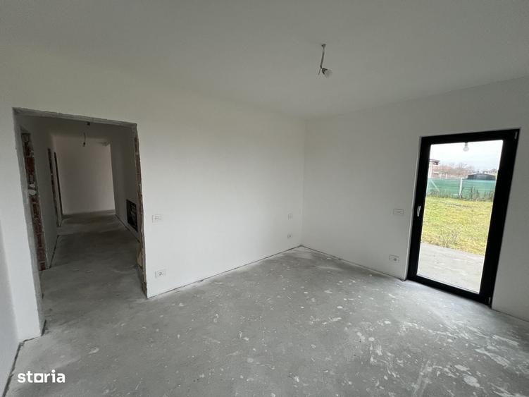 Casă cu 4 camere cu Teren 485 Mp în Vetiș