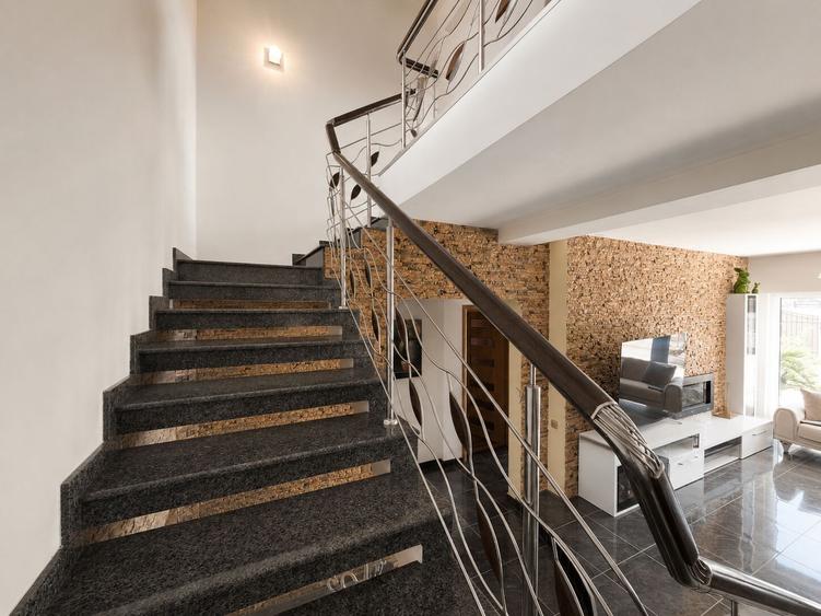 Casă individuală cu 6 camere cu Piscina în Industriilor
