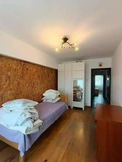Apartament cu 3 camere decomandat, mobilat în Victoriei