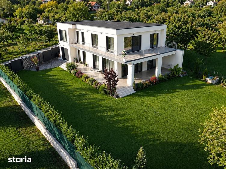 Casă cu 5 camere cu Teren 800 Mp în Podgoria