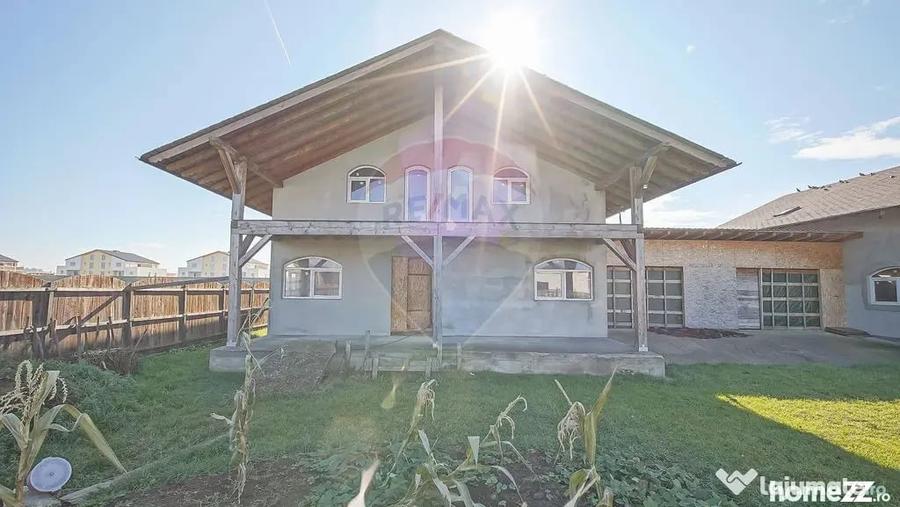Casă cu 5 camere cu Teren 700 Mp în Sânpetru