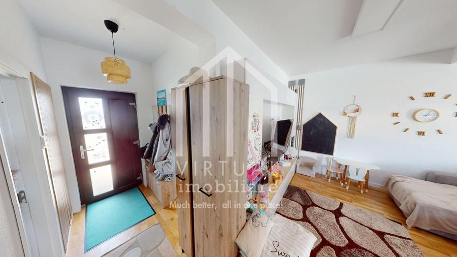 Duplex cu 5 camere cu Canalizare în Cristian