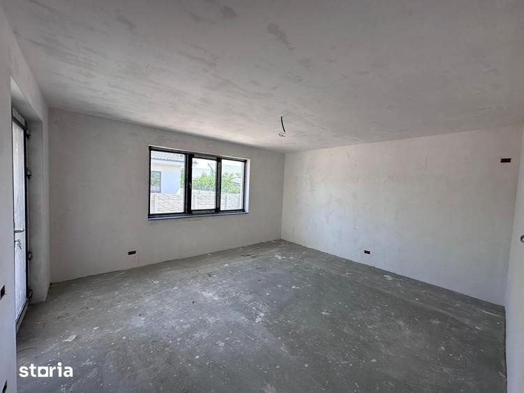 Casă cu 4 camere cu Teren 400 Mp în Domnești
