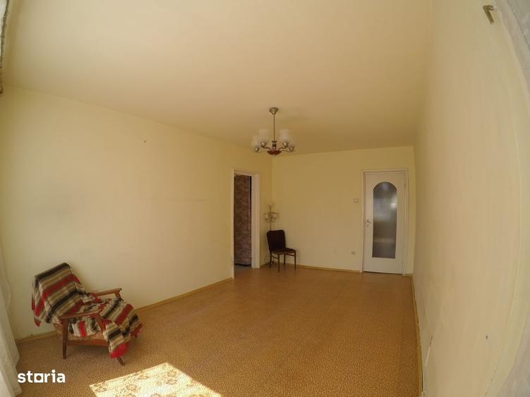 Apartament cu 3 camere semidecomandat în Griviței