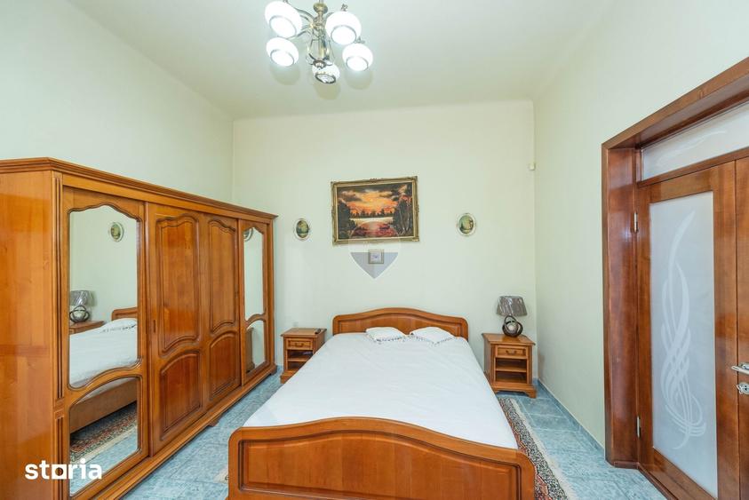 Casă cu 6 camere cu Teren 1000 Mp în Central