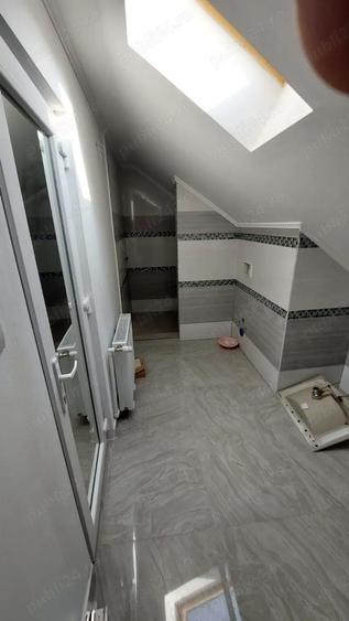 Vand Casa cu etaj,casa este dotata cu panouri fotovoltaice monocristaline . - 2