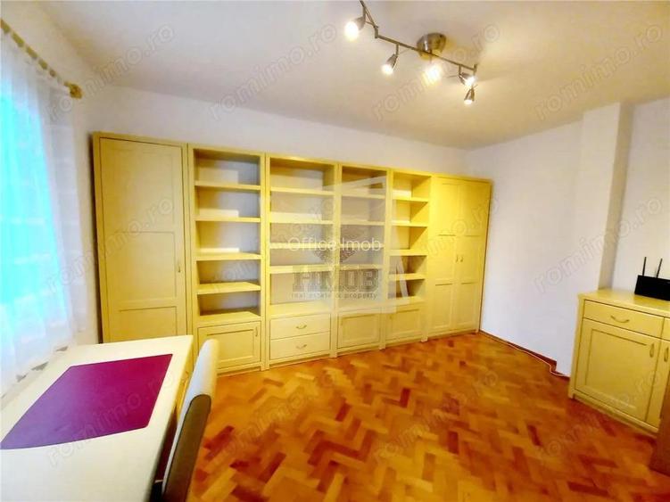 Apartament 4 camere 2 balcoane recent renovat in Strand