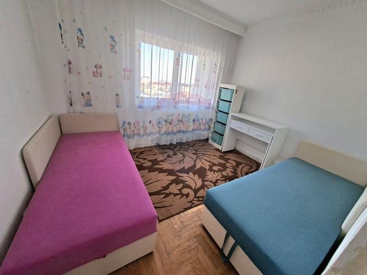 Apartament cu 3 camere de închiriat, zona Centrală, str. Mihai Viteazu - 1